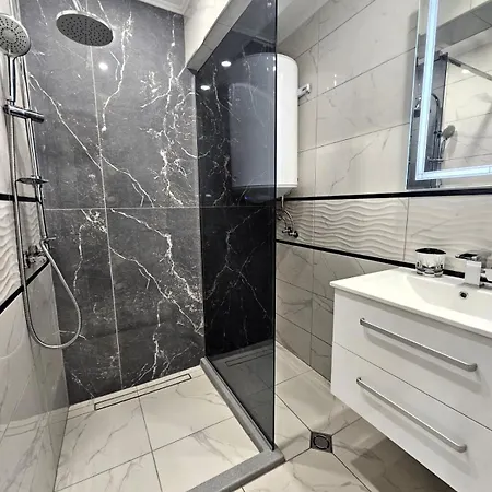 Bohemi With Free Parking Apartament *